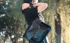 麻豆果冻传媒一卡二卡